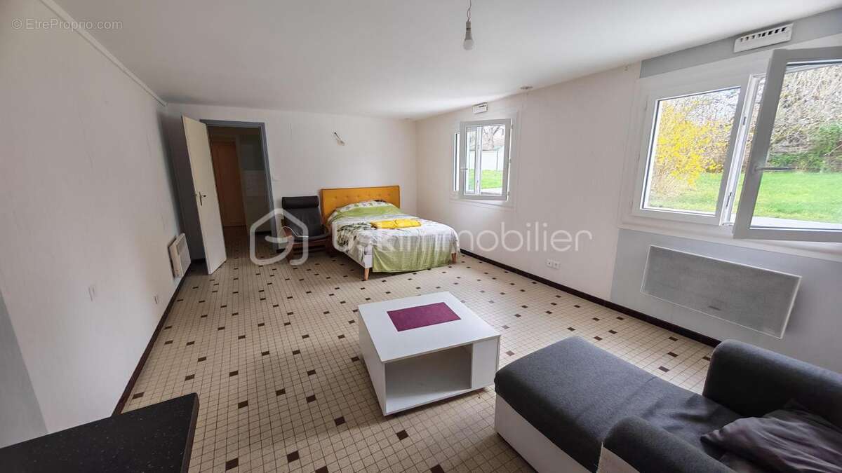 Maison à VARENNES-VAUZELLES