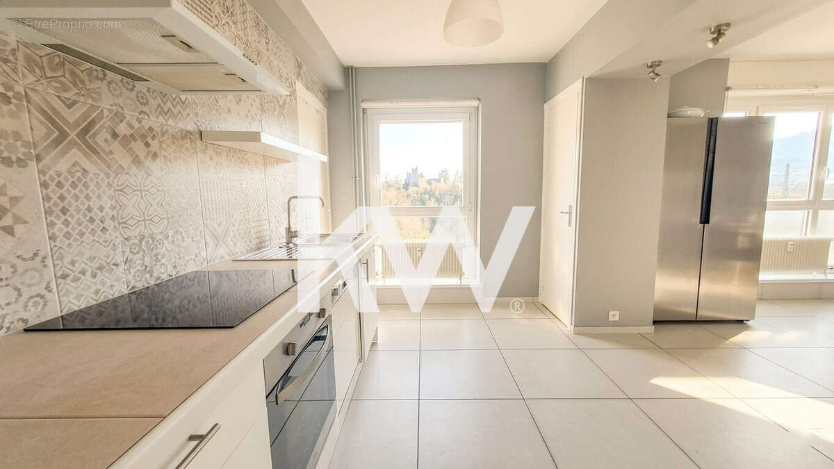 Appartement 95 m² à Saint-Etienne  - photo 2