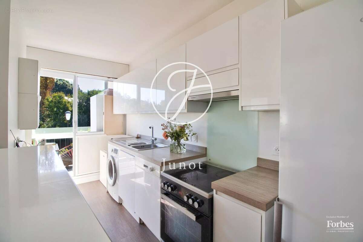 Appartement à LE MESNIL-LE-ROI