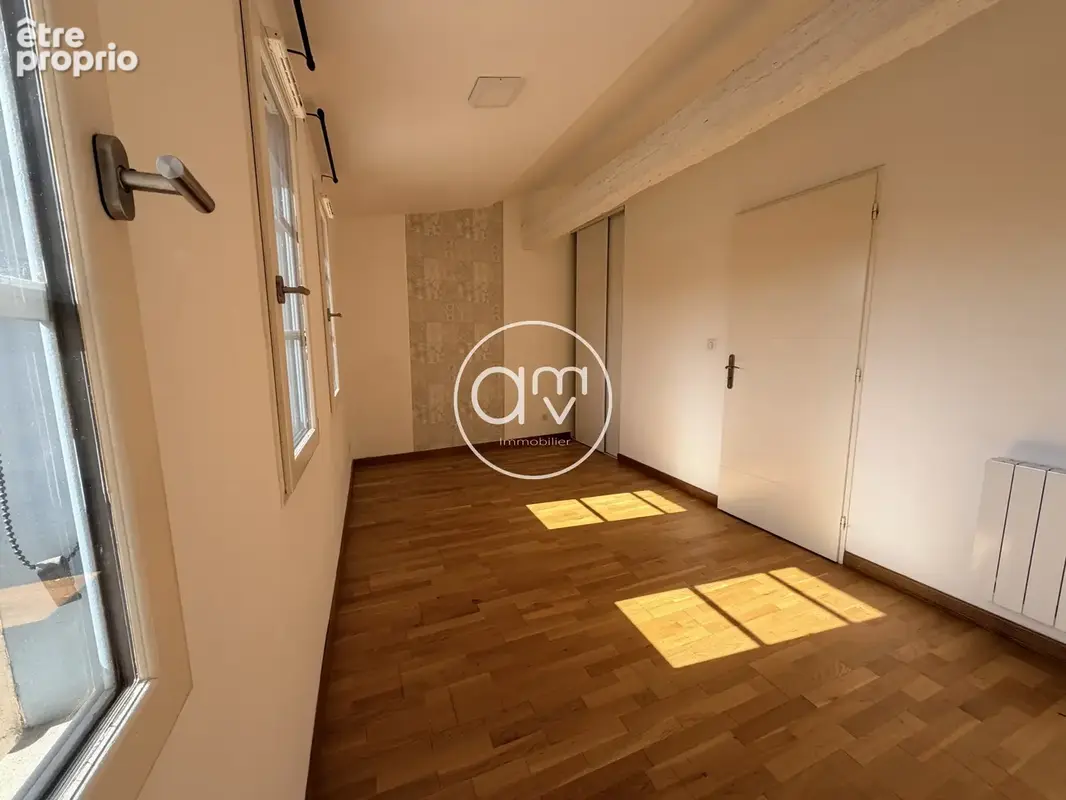 Appartement T2 - 56m2 rénovés - dernier étage - Cours Lafayette proche du Port - photo 7