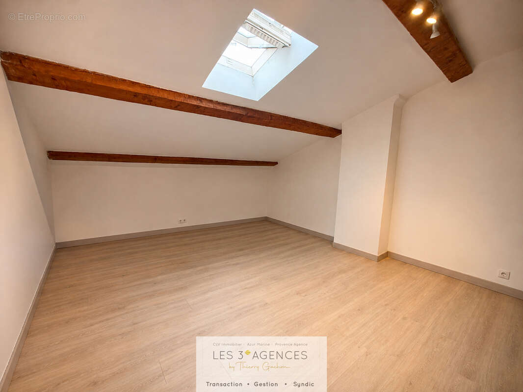 Immeuble de rapport en monopropriété   cœur du village de la garde-freinet - photo 3
