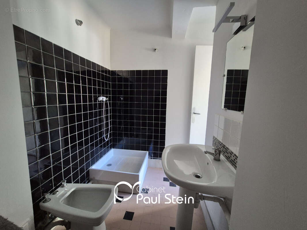 Appartement à MARSEILLE-4E