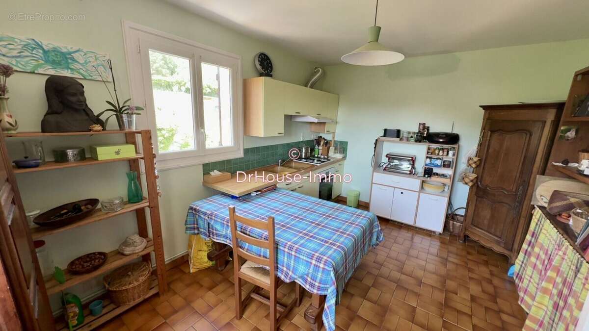 Maison 176 m² à Pradines  - photo 2