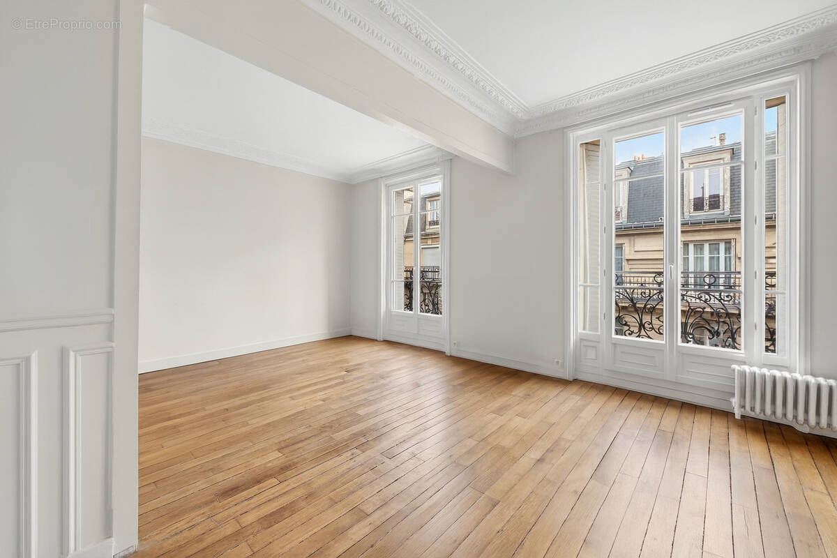 Appartement à PARIS-15E