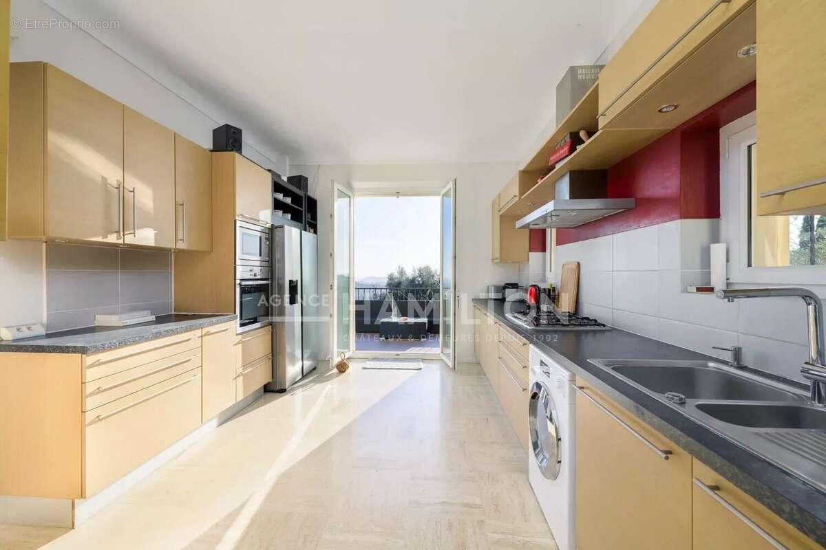 Maison à CHATEAUNEUF-GRASSE