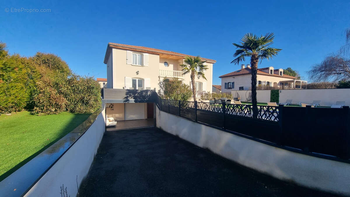 Maison à PONT-DU-CHATEAU