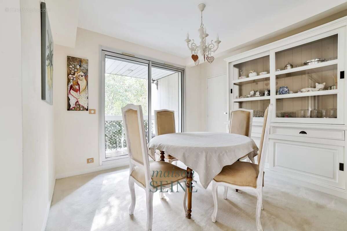 Appartement à NEUILLY-SUR-SEINE