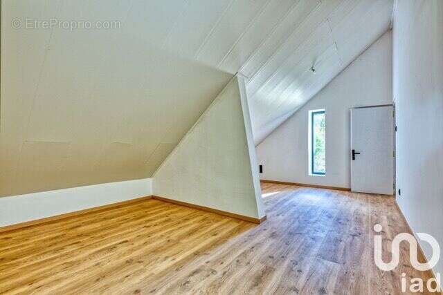 Maison 185 m² à Carignan-De-Bordeaux  - photo 9