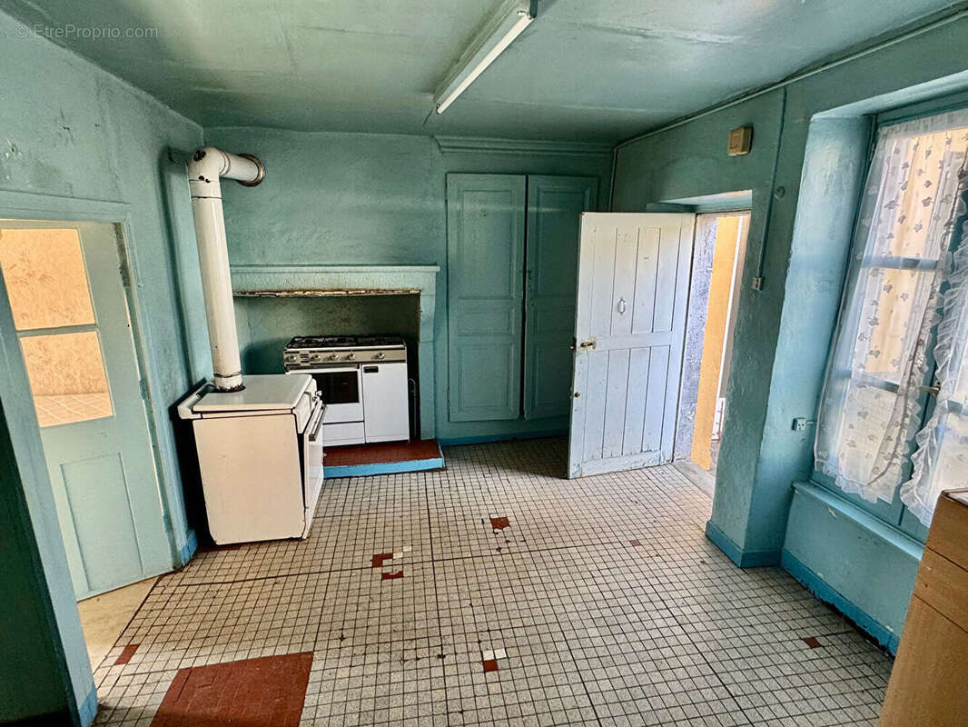 ROMAGNAT / Maison de bourg à vendre avec garage ! - photo 4