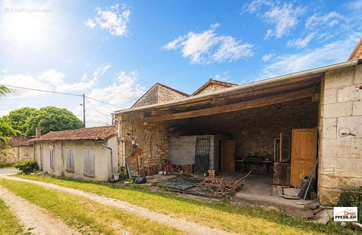 Maison à TRIAC-LAUTRAIT