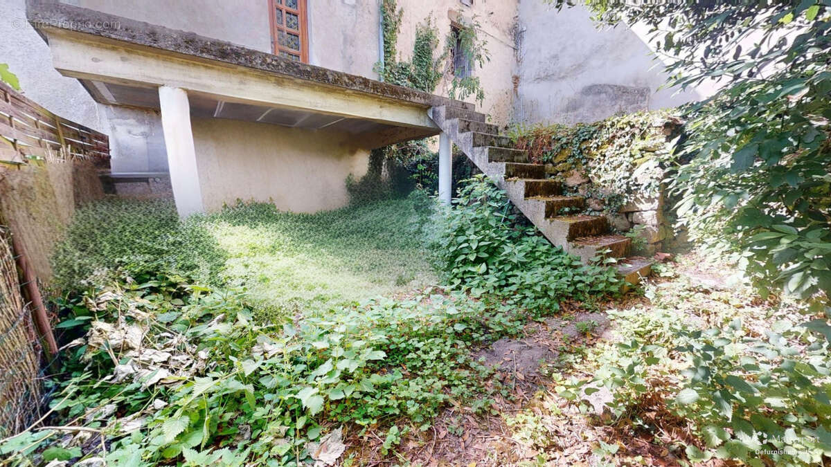 Maison avec grange et exterieur, a renover - photo 10