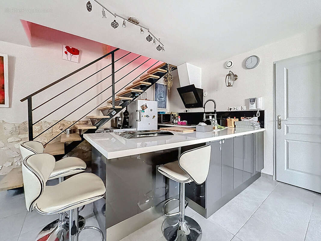 Duplex de  95.92 m2 avec Terrasse et Double Garage , Coeur Historique d'Avignon - photo 4
