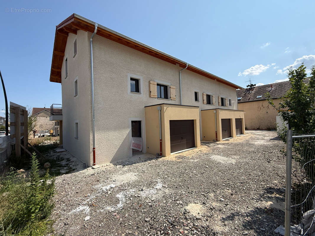 A segny 01710, villa jumelee 138m2 habitables avec jardin et garage - photo 2