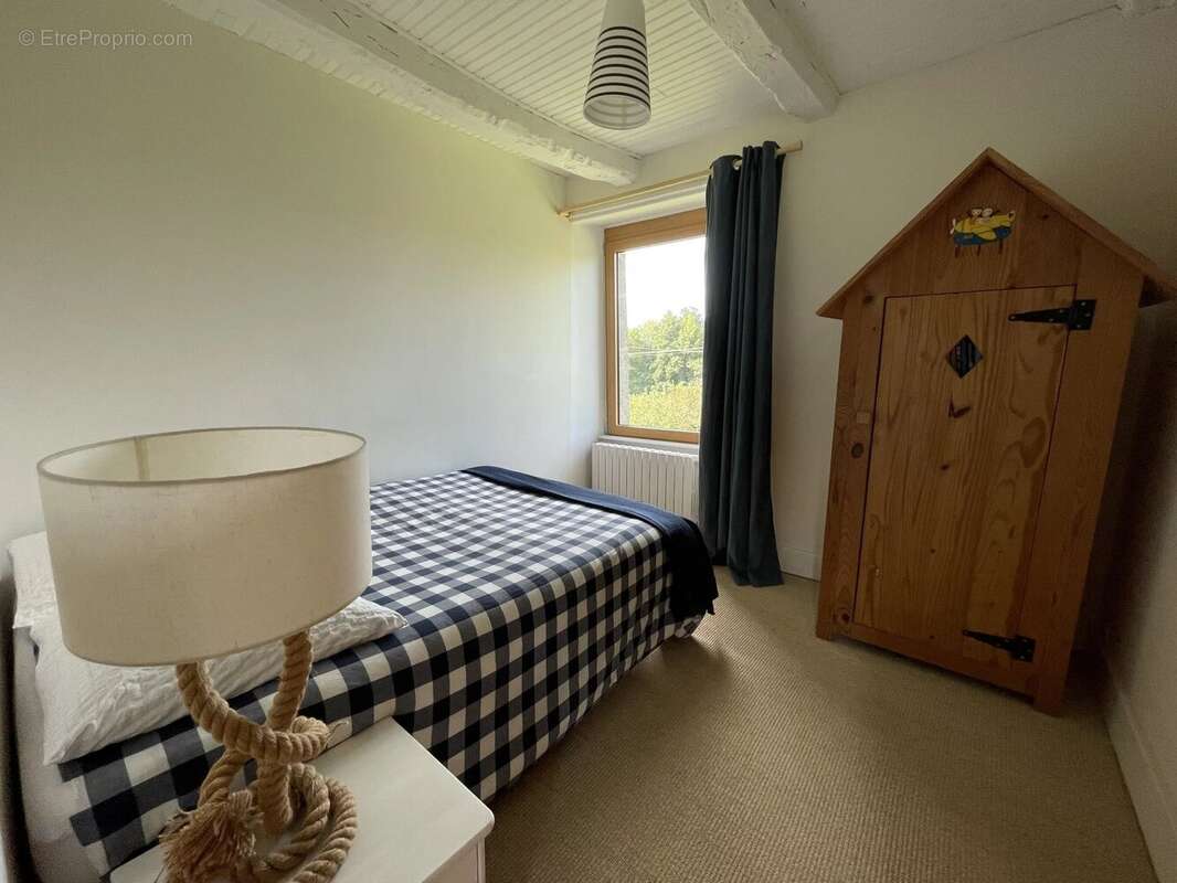 Maison à LANGROLAY-SUR-RANCE