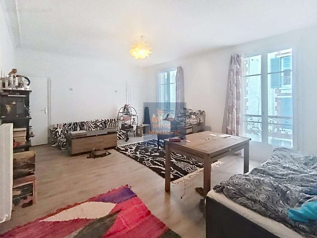 Salon - Appartement à PARIS-18E