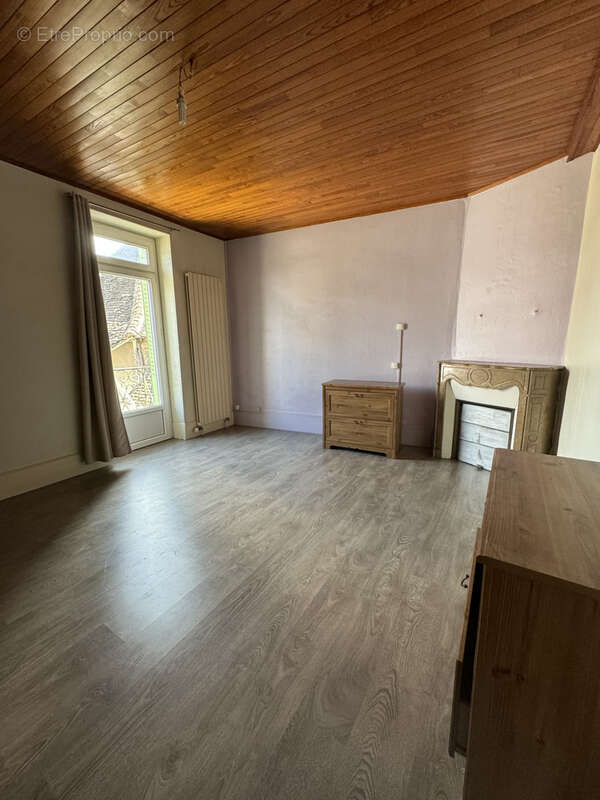 Appartement à OUROUX-SUR-SAONE