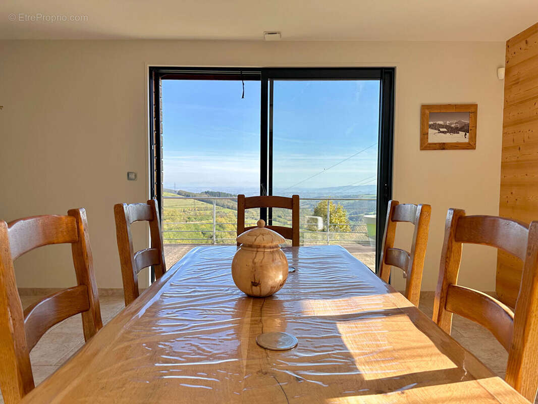 Maison à SAINT-CYR-LE-CHATOUX