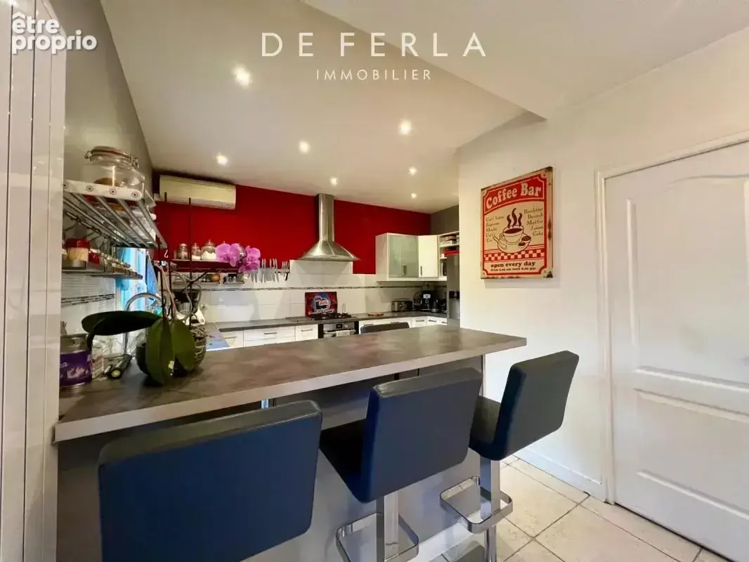 Maison familiale indépendante avec vaste sous-sol à deux pas du centre - photo 3