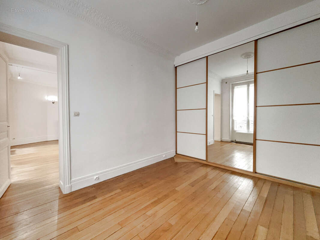 Appartement à PARIS-14E