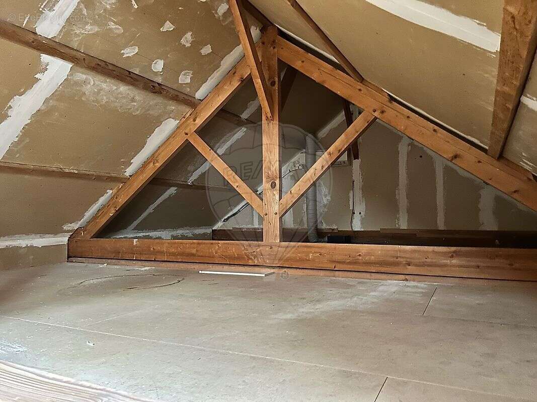 Commerce à VARENNES-VAUZELLES