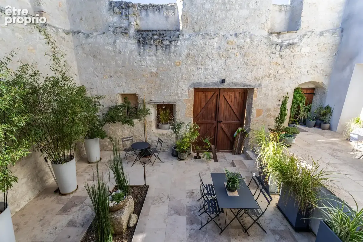 Maison de village avec jardin, piscine, garage et atelier - photo 2
