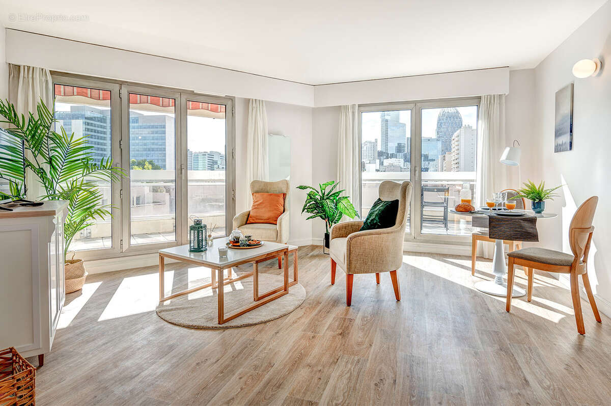 Appartement à COURBEVOIE