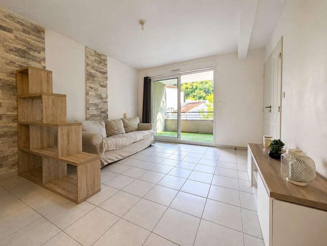 Appartement 50 m² à Givors  - photo 2