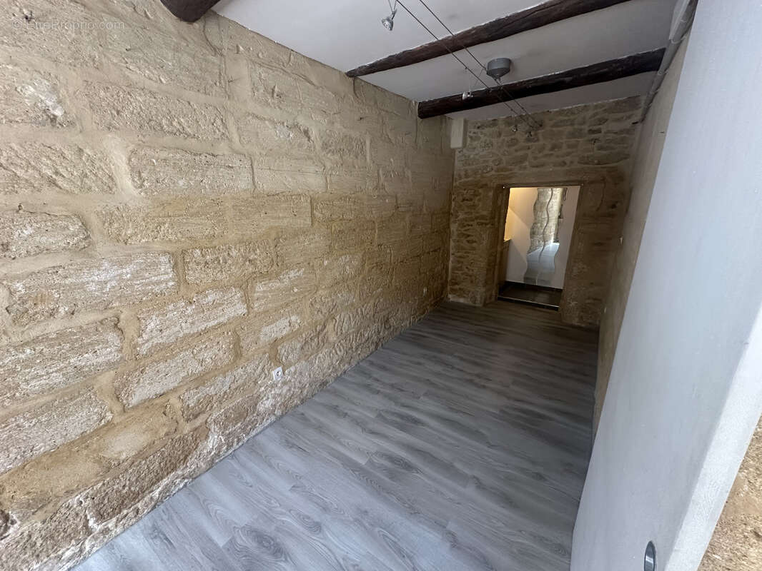 Appartement à REMOULINS