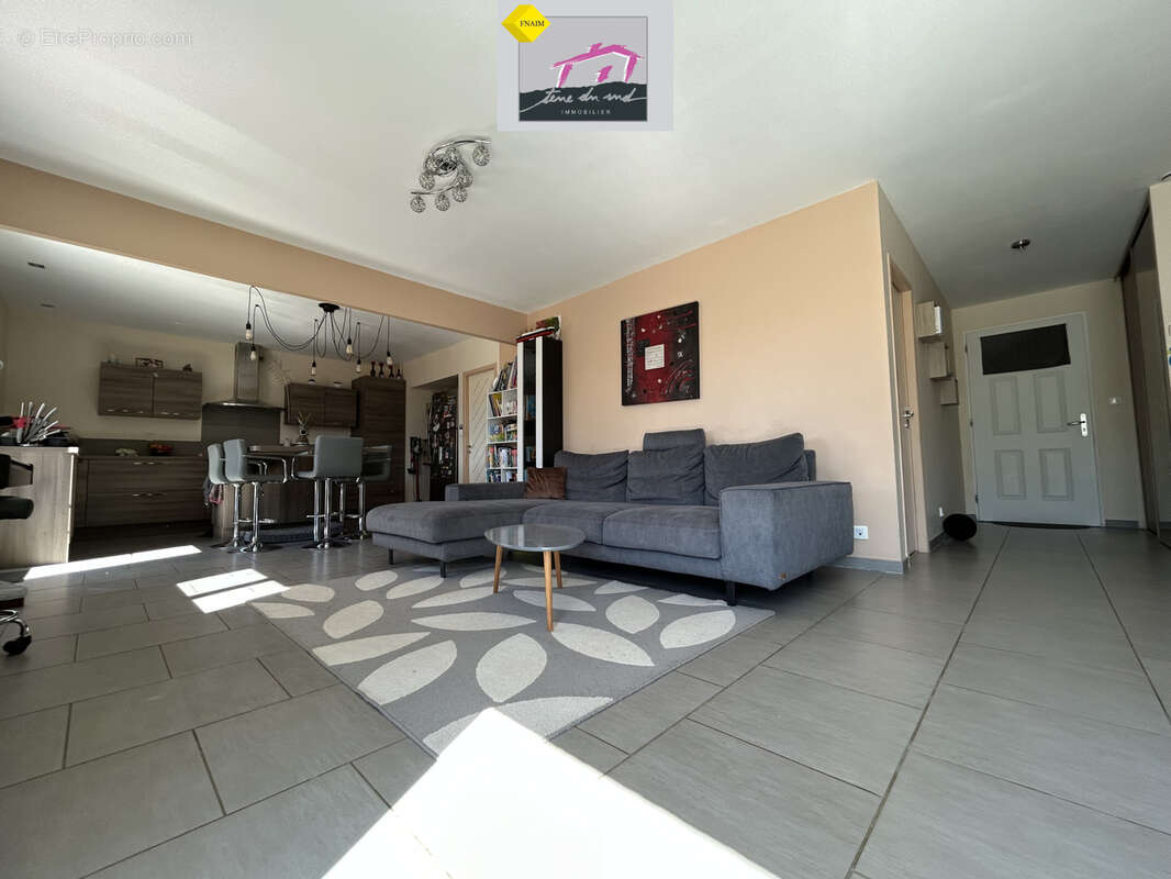 Maison de plain-pied avec Garage, jardin et piscine - photo 5