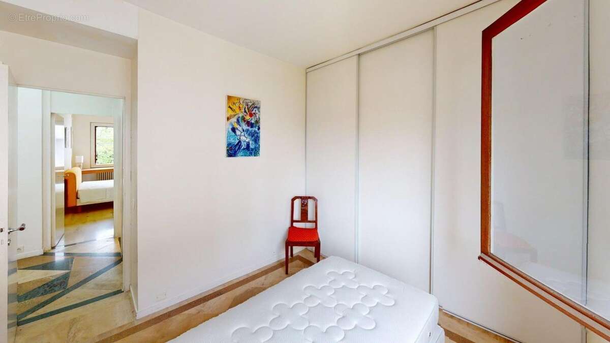 Charmant appartement de type 4 de 112 m² avec Terrasse Plein Sud et Vue Panoramique à Bagnères-de-Luchon - photo 12