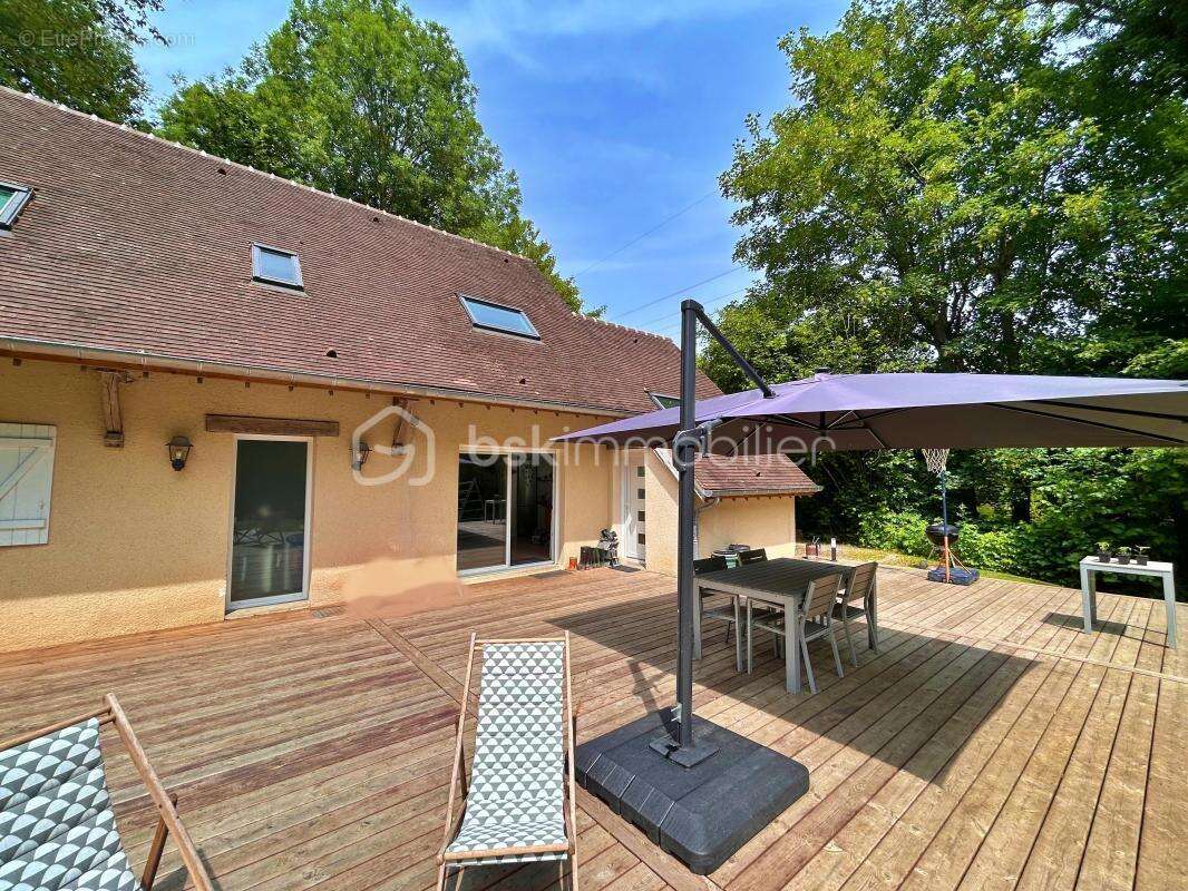 Maison à NEAUPHLE-LE-VIEUX