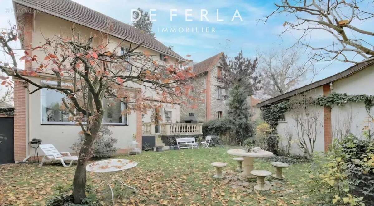 Maison à SAINT-MAUR-DES-FOSSES