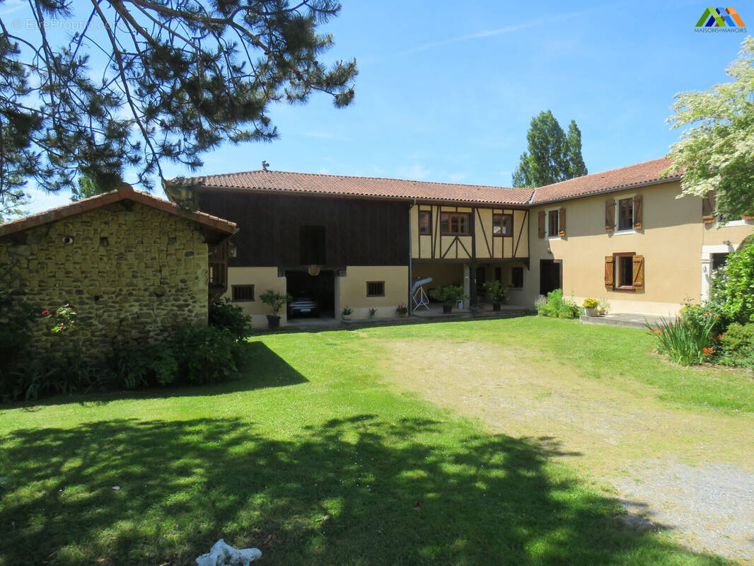 Belle propriété Trie-sur Bïse 65  - Maison à TRIE-SUR-BAISE