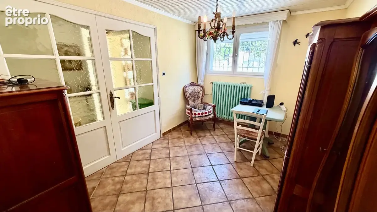 Maison  au calme, proche du centre sur 342 m² de jardin constructible. - photo 11