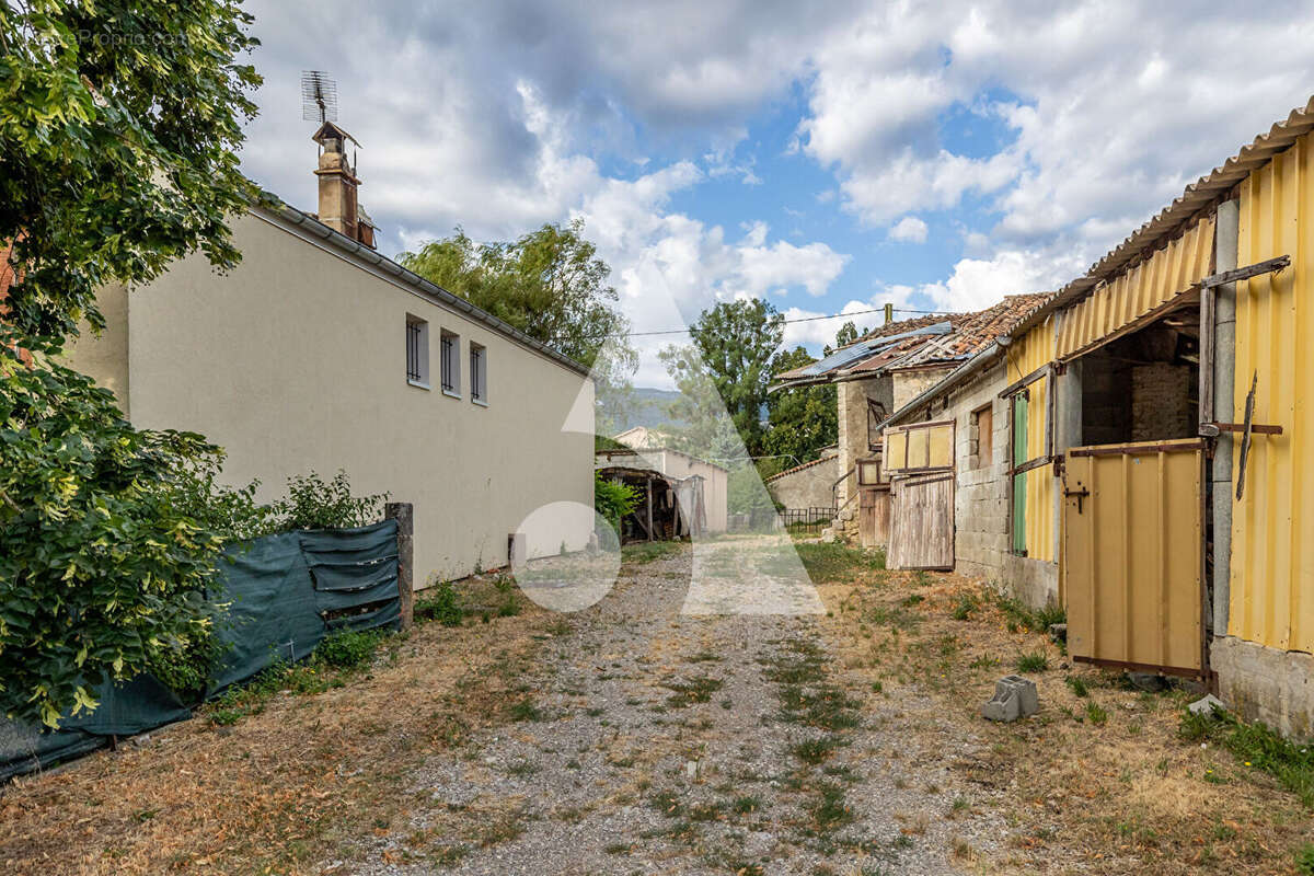 SIGOTTIER (05700) - Corps de ferme à rénover avec fort potentiel - photo 2
