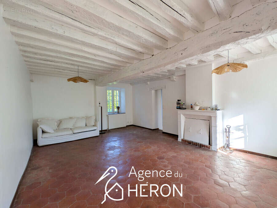 Maison à SAINT-PIERRE-LES-NEMOURS