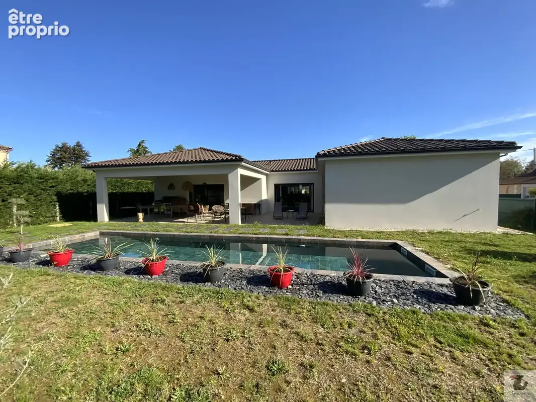 BERGERAC CENTRE - Maison 2025 162 m2 - terrain clos avec terrasses et piscine. - photo 5