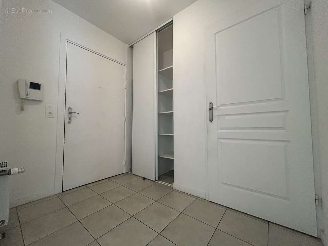 Appartement 60 m² à Saint-Pierre-Du-Perray  - photo 4