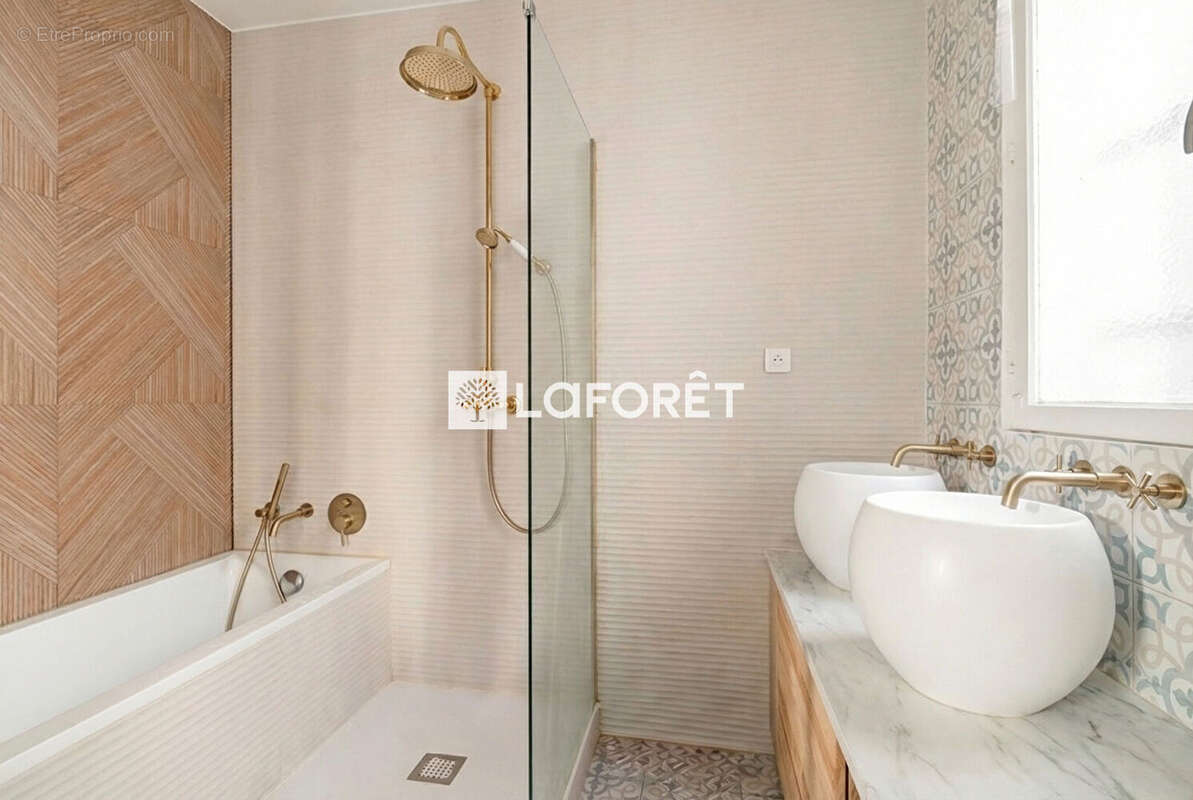 Appartement à PARIS-17E