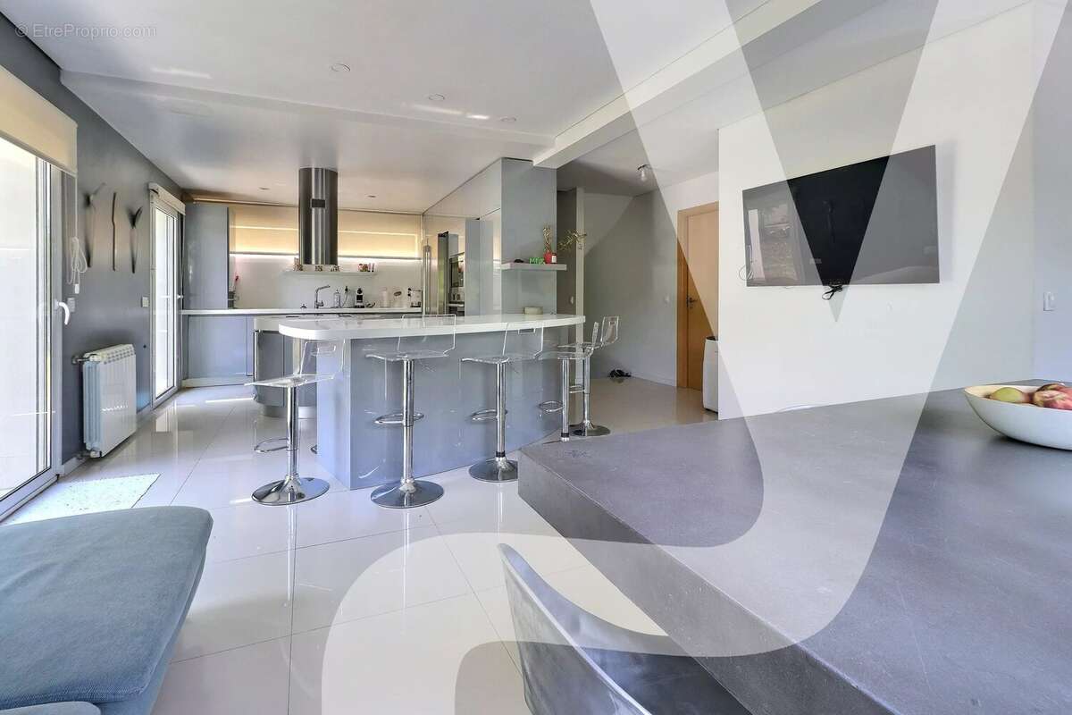 Chennevières-sur-Marne à la limite de La Varenne - Maison familiale de 6 pièces - photo 4