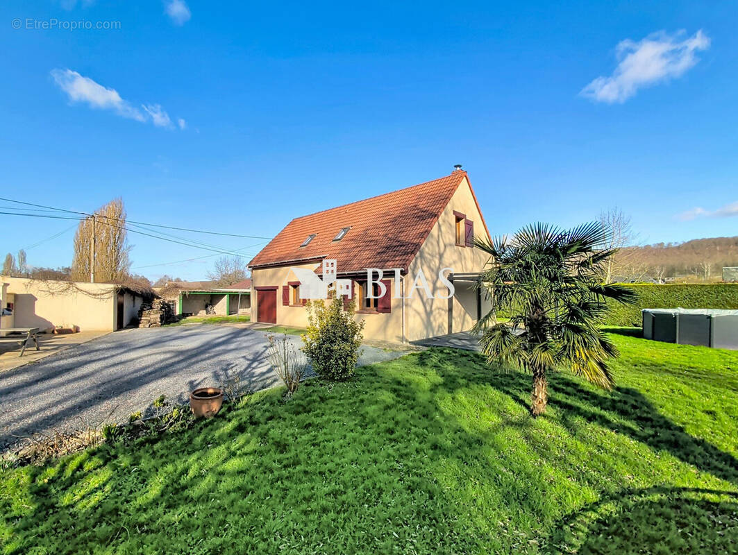 Maison à CHARLEVAL
