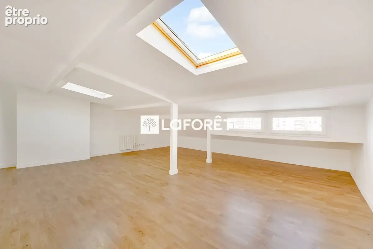 Appartement T5 atypique de 123m2 . Lumineux et calme au dernier étage d'une jolie copropriété. - photo 2