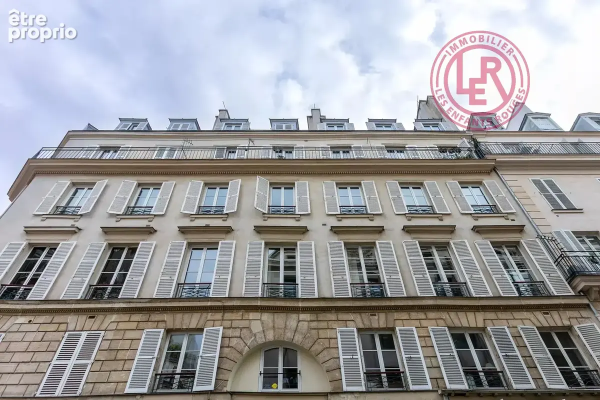 Paris 9ème - Faubourg Montmartre - 2 pièces au dernier étage - photo 12
