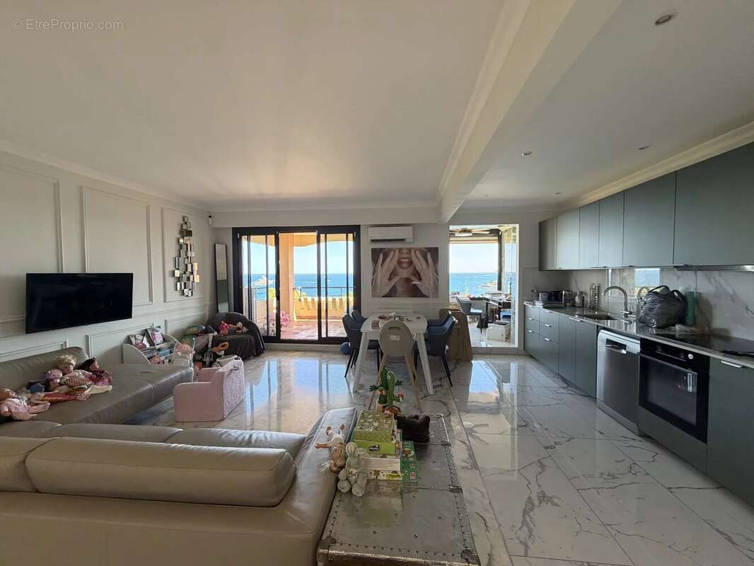 Immobilier Roquebrune Cap Martin, quartier Vigie - Appartement Trois Pièces à Vendre avec Vue Mer Panoramique - photo 2