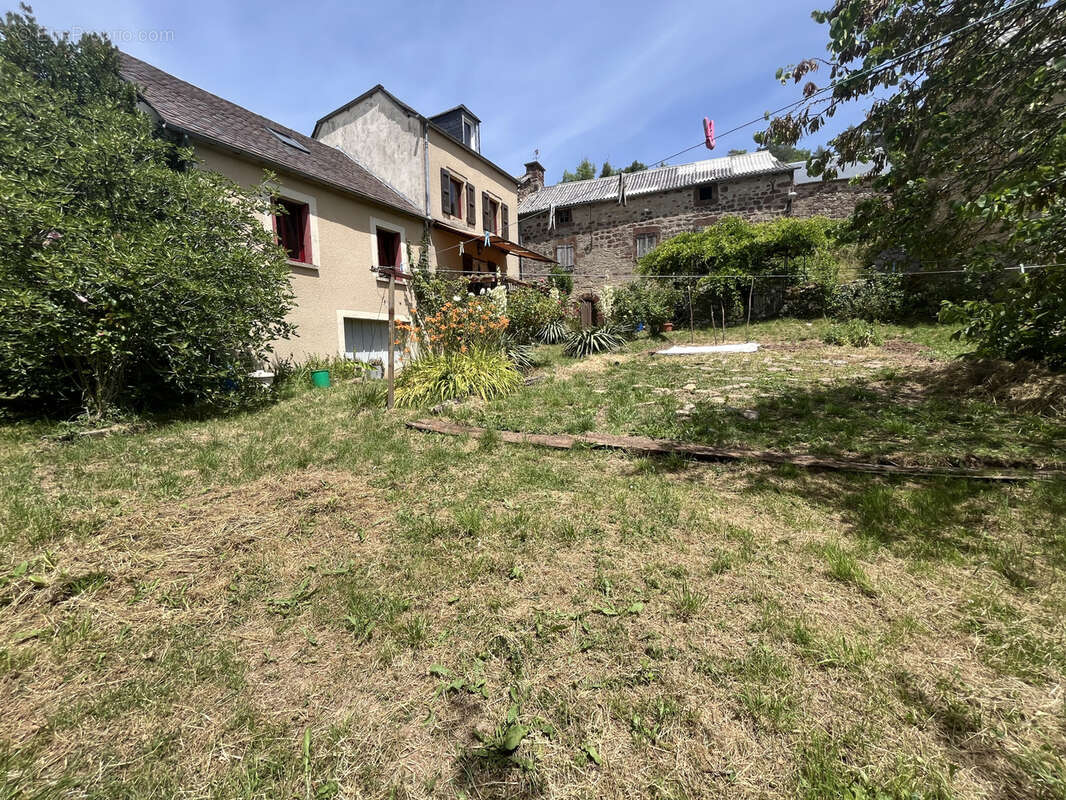 Maison à SAINT-LAURENT-D'OLT