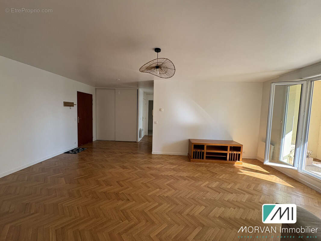 Appartement à LE MESNIL-SAINT-DENIS