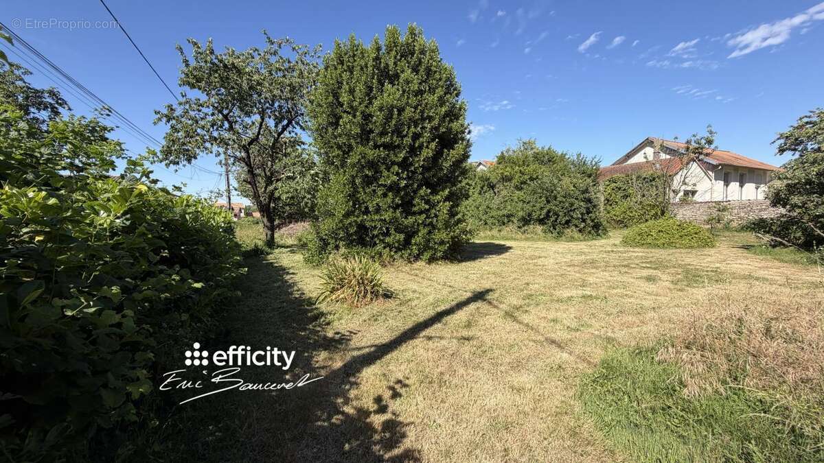 Terrain 819 m² à Azay-Le-Brule  - photo 3