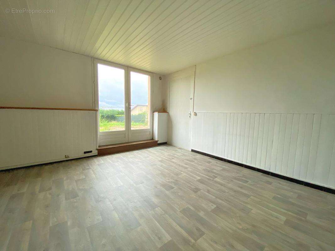 Maison à LA TOUR-DE-SALVAGNY