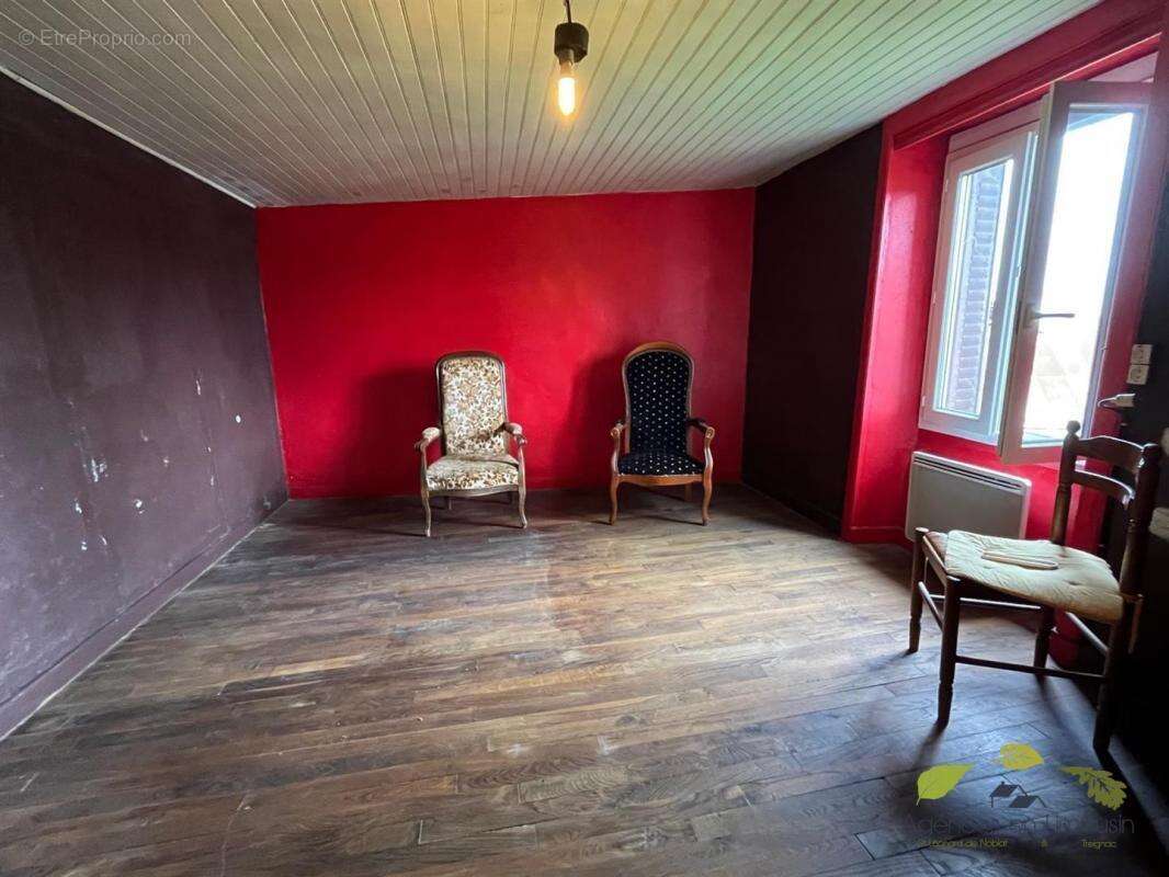 Maison à EYMOUTIERS