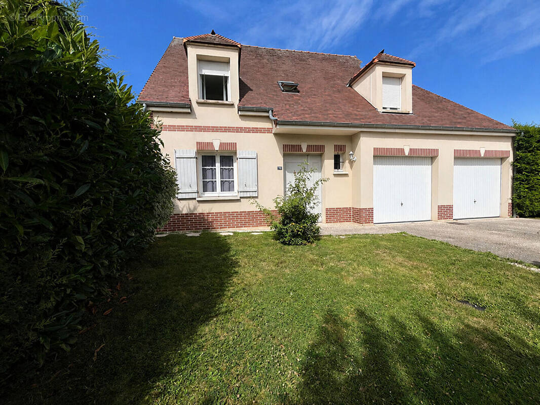Belle maison familiale 4 chambres avec double garage - quartier agréable, résidentiel ! - photo 1